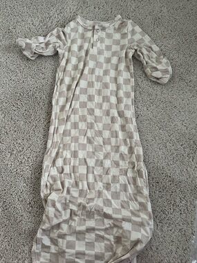 Mebie baby knot gown